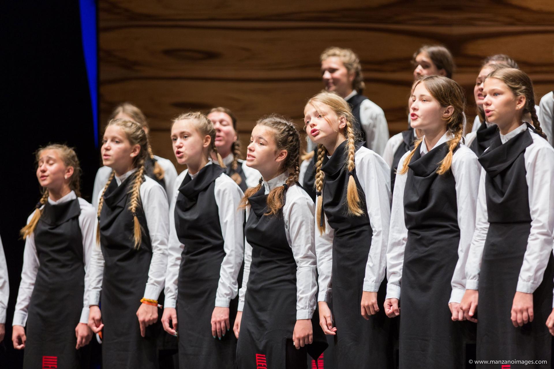 Shchedryk Children’s Choir from Kyiv, won first place at the Summa Cum Laude Youth Music Festival. 