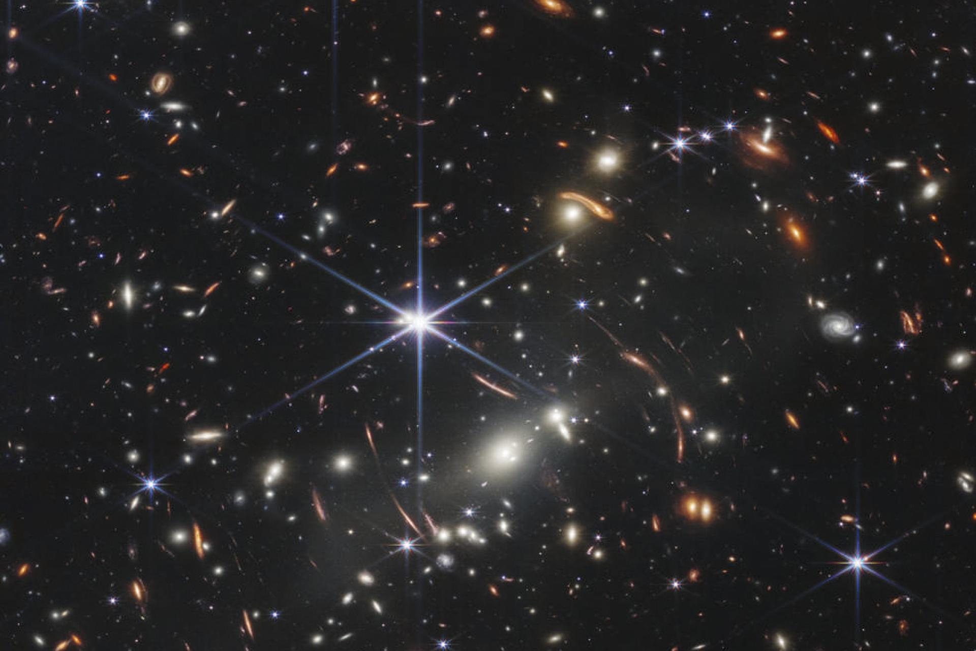 This image shows galaxy cluster SMACS 0723, captured by the James Webb Space Telescope
