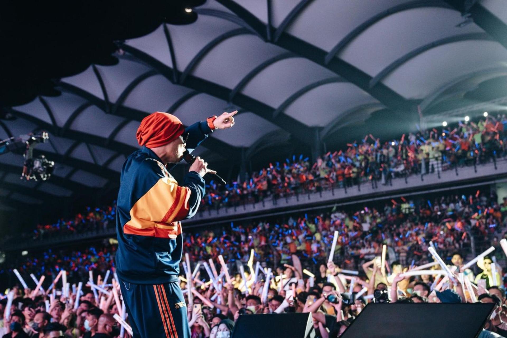 Namewee performs in front of his fans.