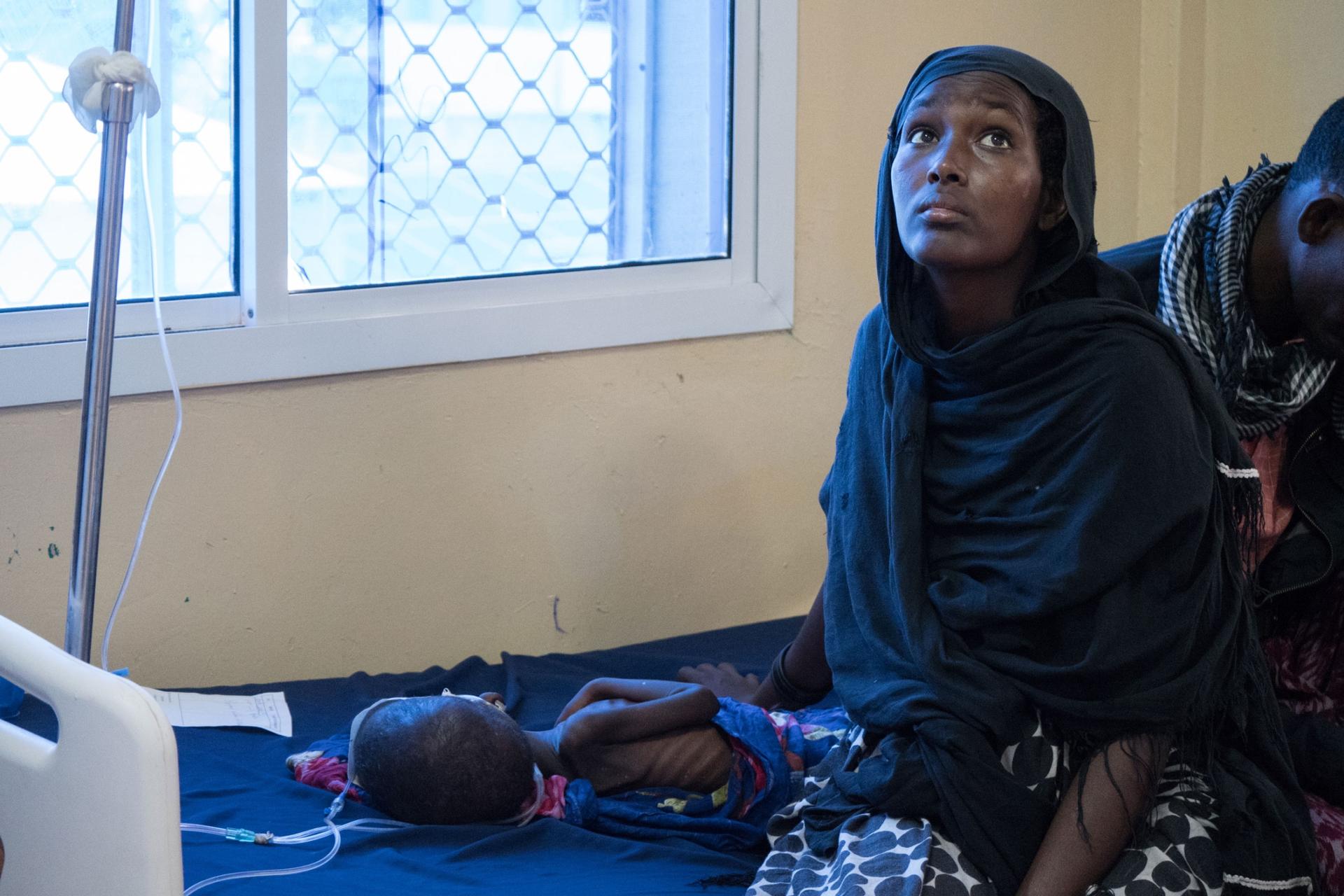 Parents with their child who is malnourished, at Banadir Hospital, Mogadishu.