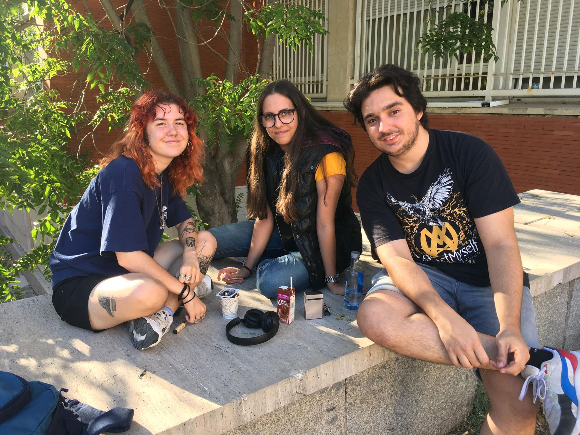 Students of Art History at Complutense University, from left to right: Elena Ontañón, Irene Menchero, and Rafael Rentero.