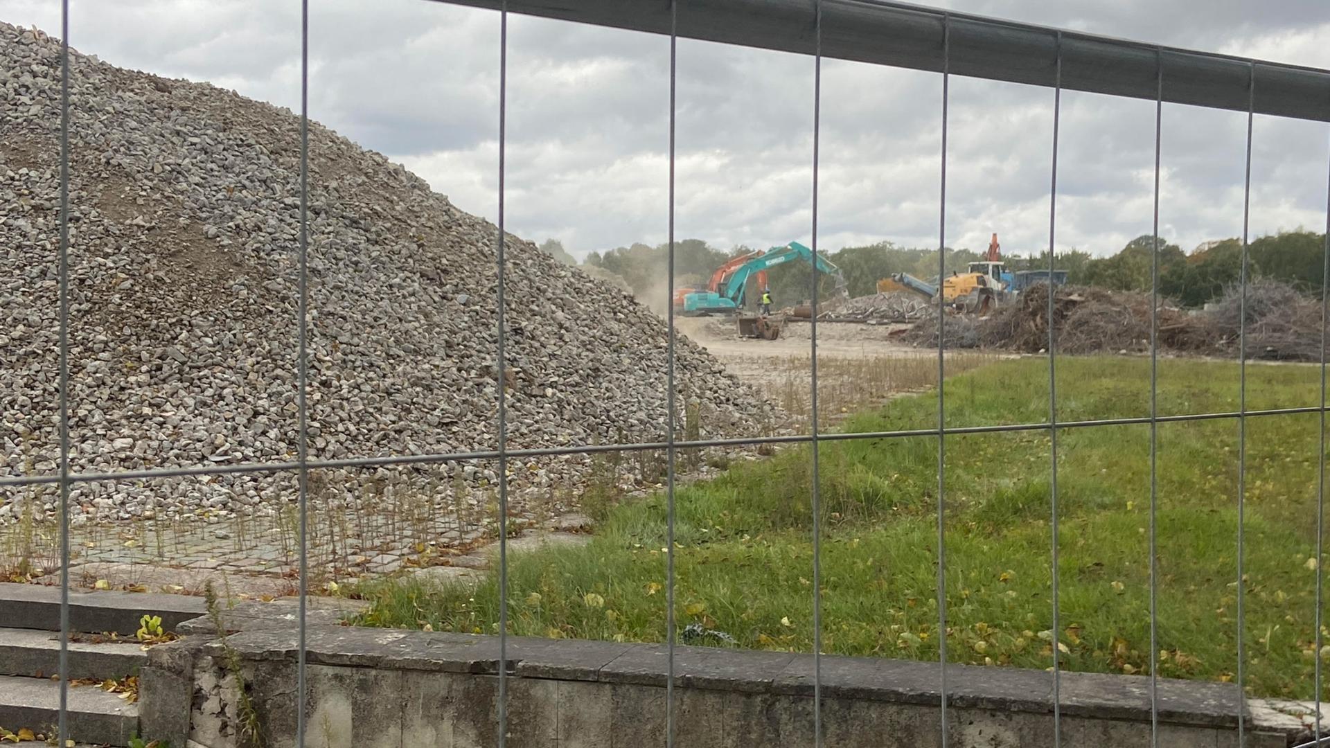 Cranes and bulldozers are still removing the rubble from what remains of Latvia’s Soviet obelisk, a monument to Soviet victory over fascism in World War ll. 