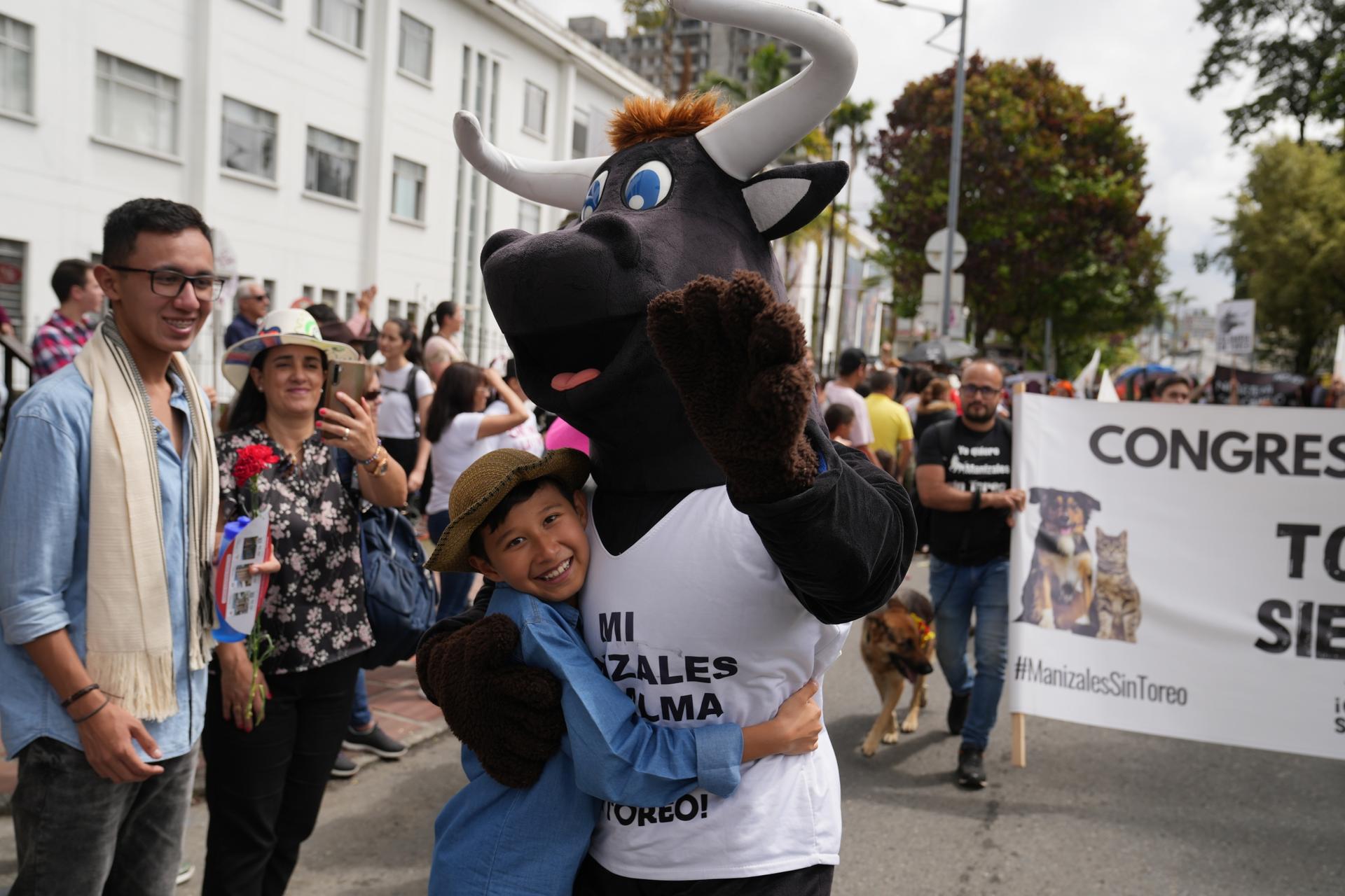 Some people watching the parade in Manizales heckled the animal rights activists. Others cheered for them and took photos with their mascot, a man dressed as a smiling bull. 