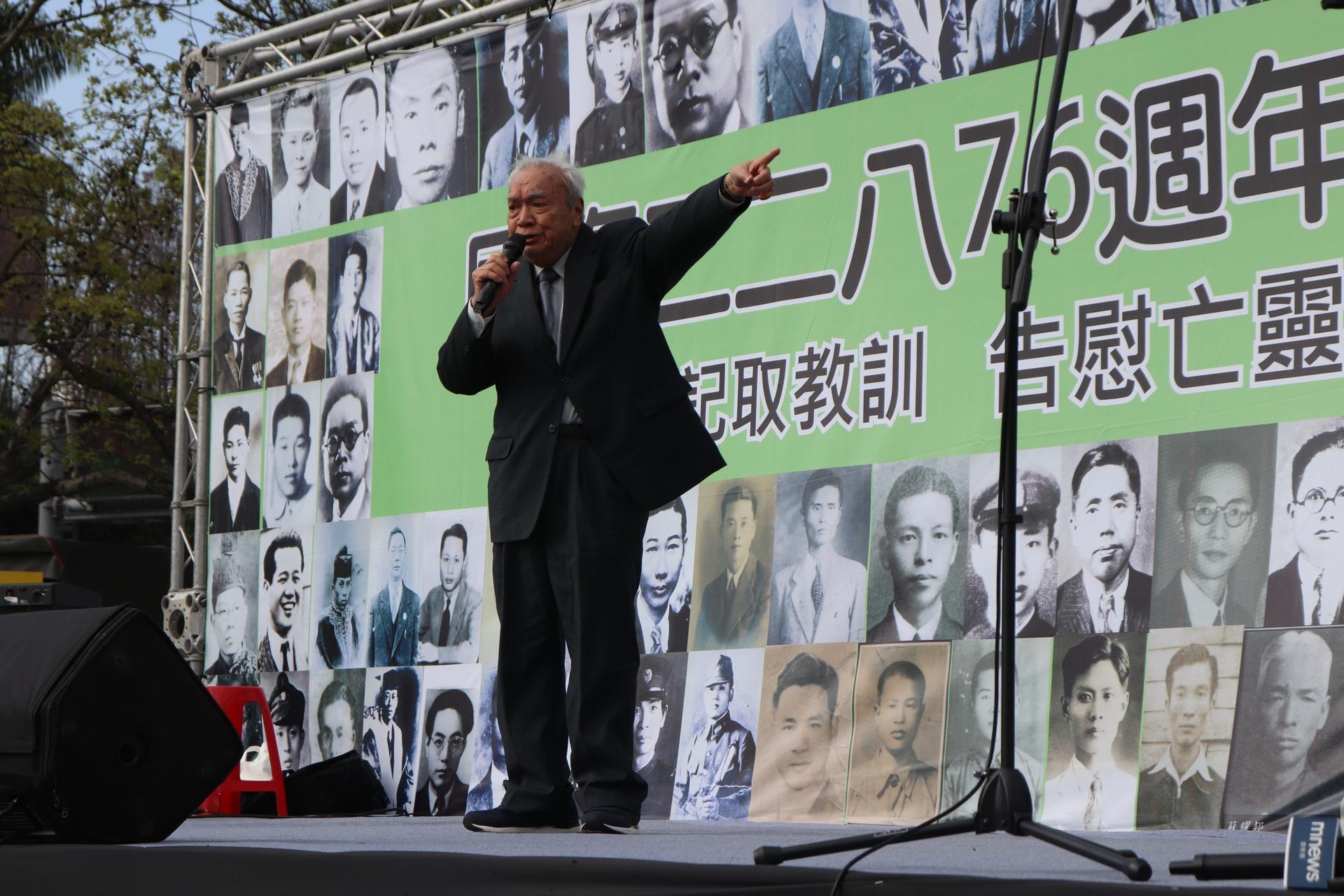 Memorial groups held an event in front of the Chiang Kai-Shek memorial hall to draw attention to 228 victims' families, and their demand that Chiang Kai-Shek's statue be removed. 