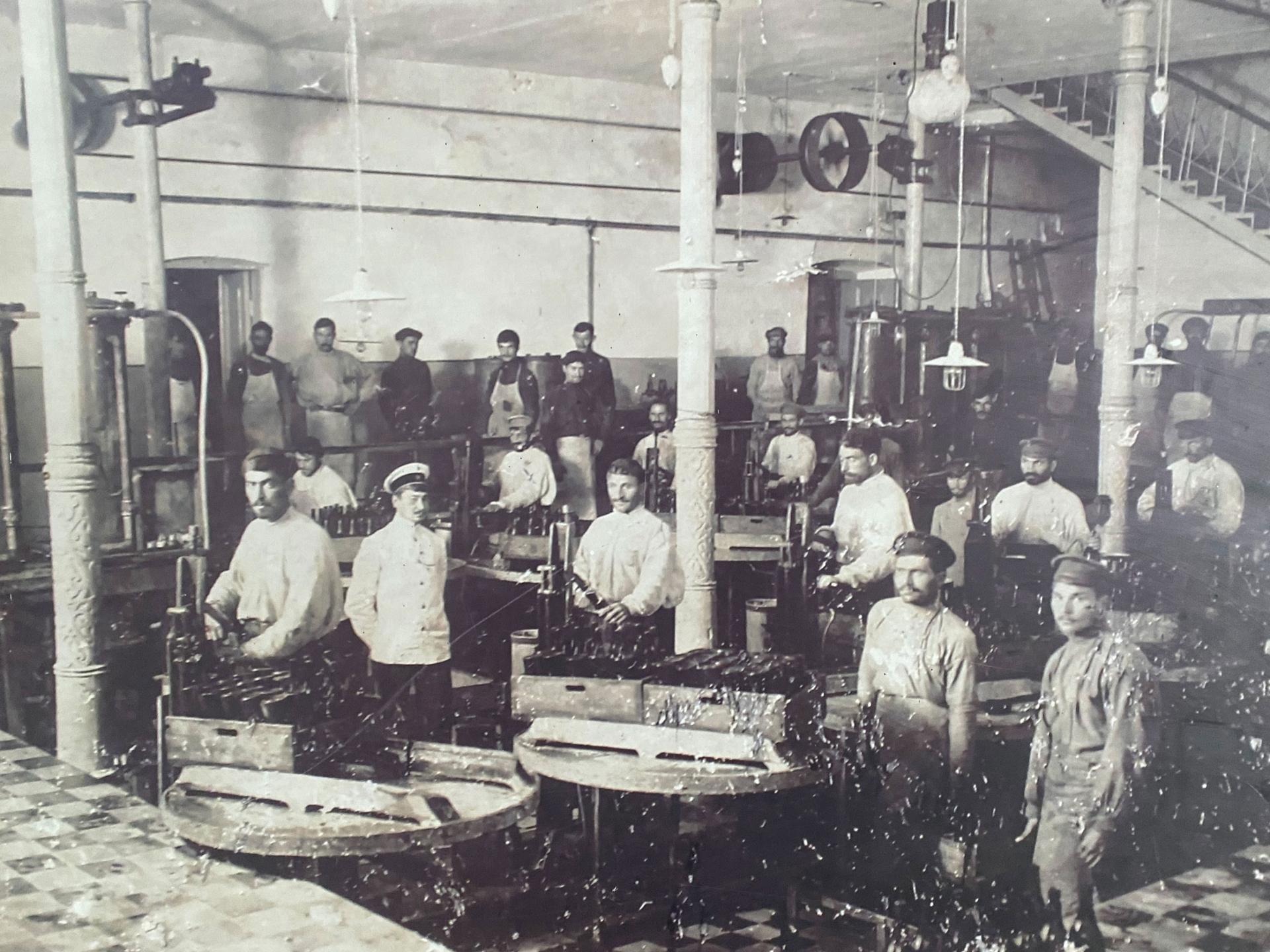 A historic photo shows workers in one of Borjomi's very first bottling plants.