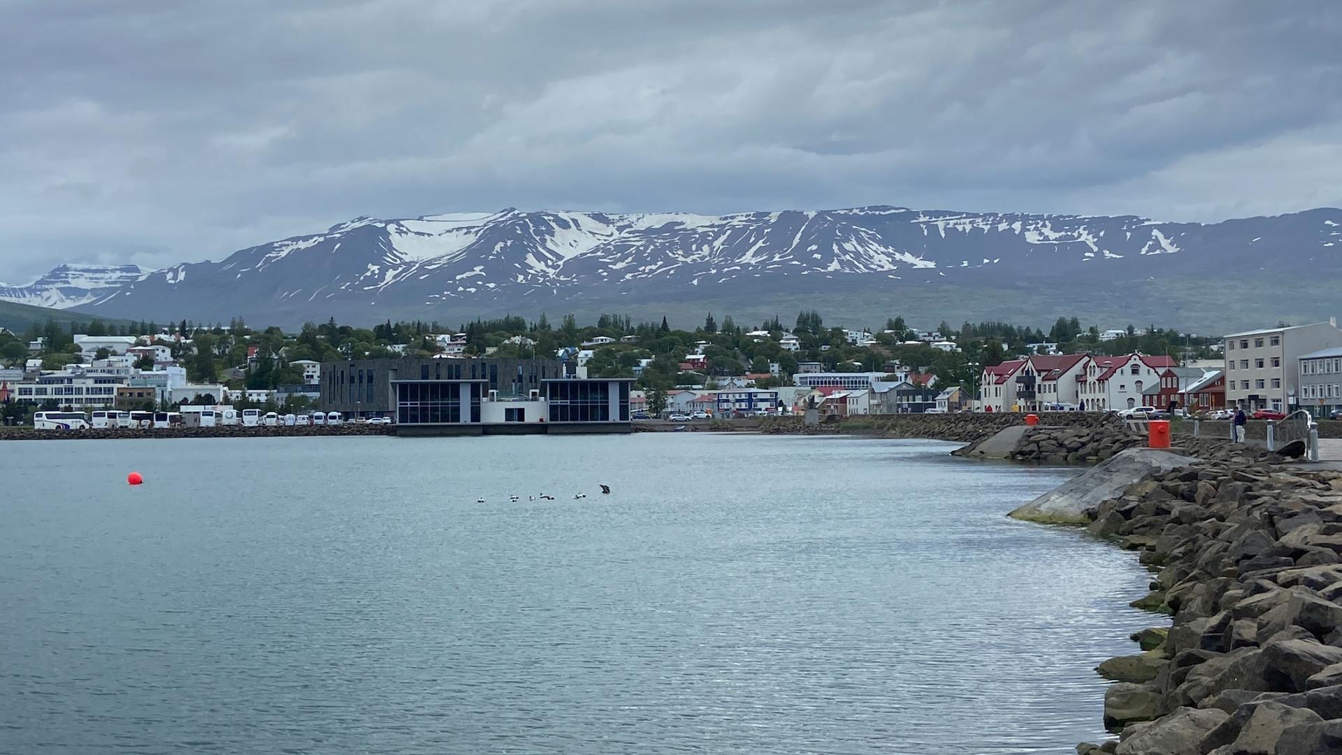 Akureyri is Iceland’s second largest city, with 18,000 residents. It gets all of its electricity from hydroelectric dams and all of its heat and hot water from geothermal boreholes.
