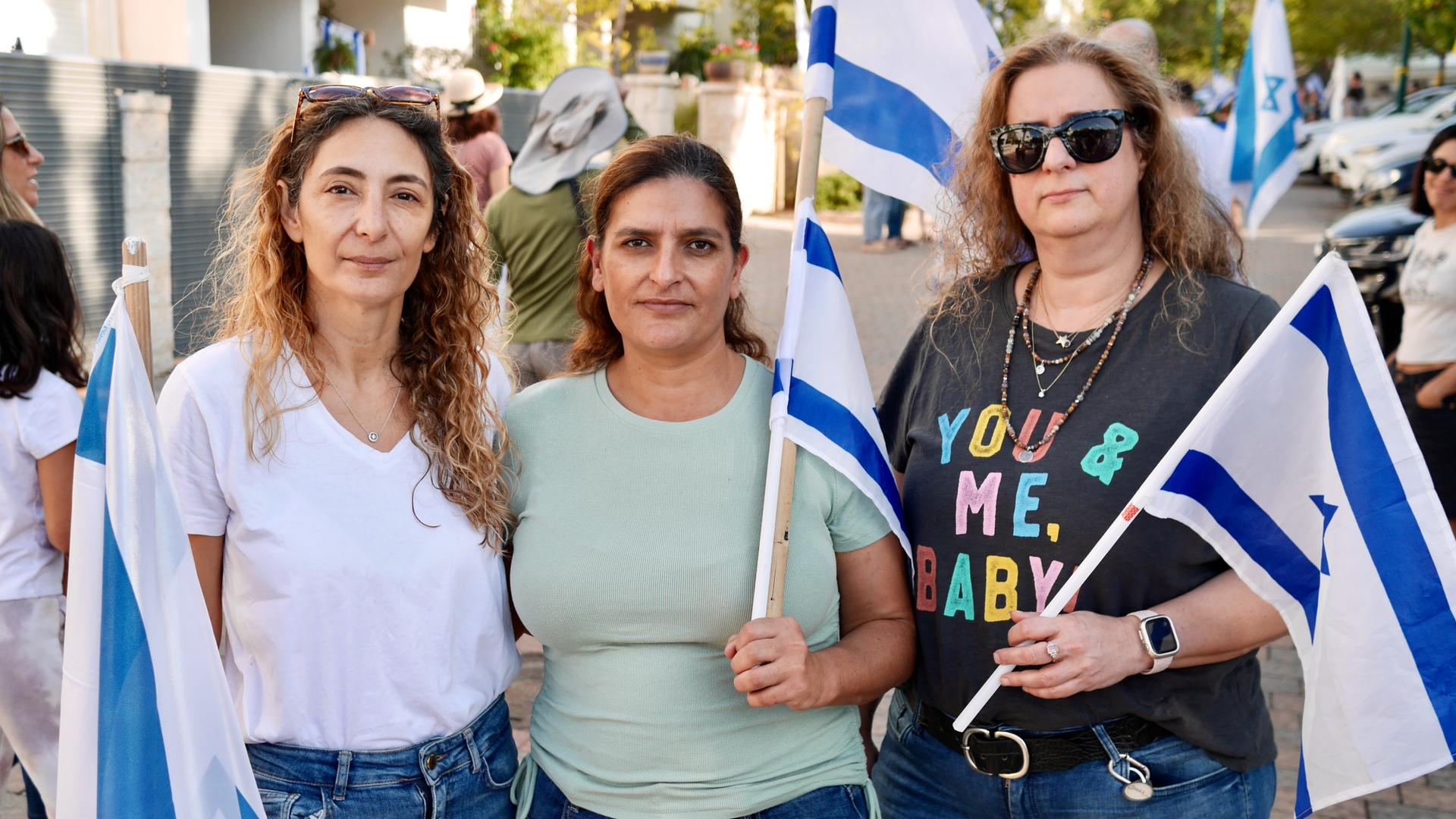 Hefzi Kopla (middle) is with her two friends from the city of Modi'in, Lizzy Mor (left) and Rotem Gil (right). 