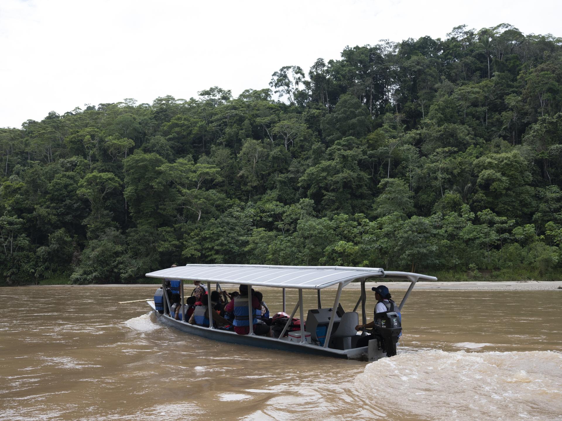 The Kanua floating film festival is the first of its kind, bringing film screenings to Indigenous communities along riverbanks in Ecuador's Amazon region.