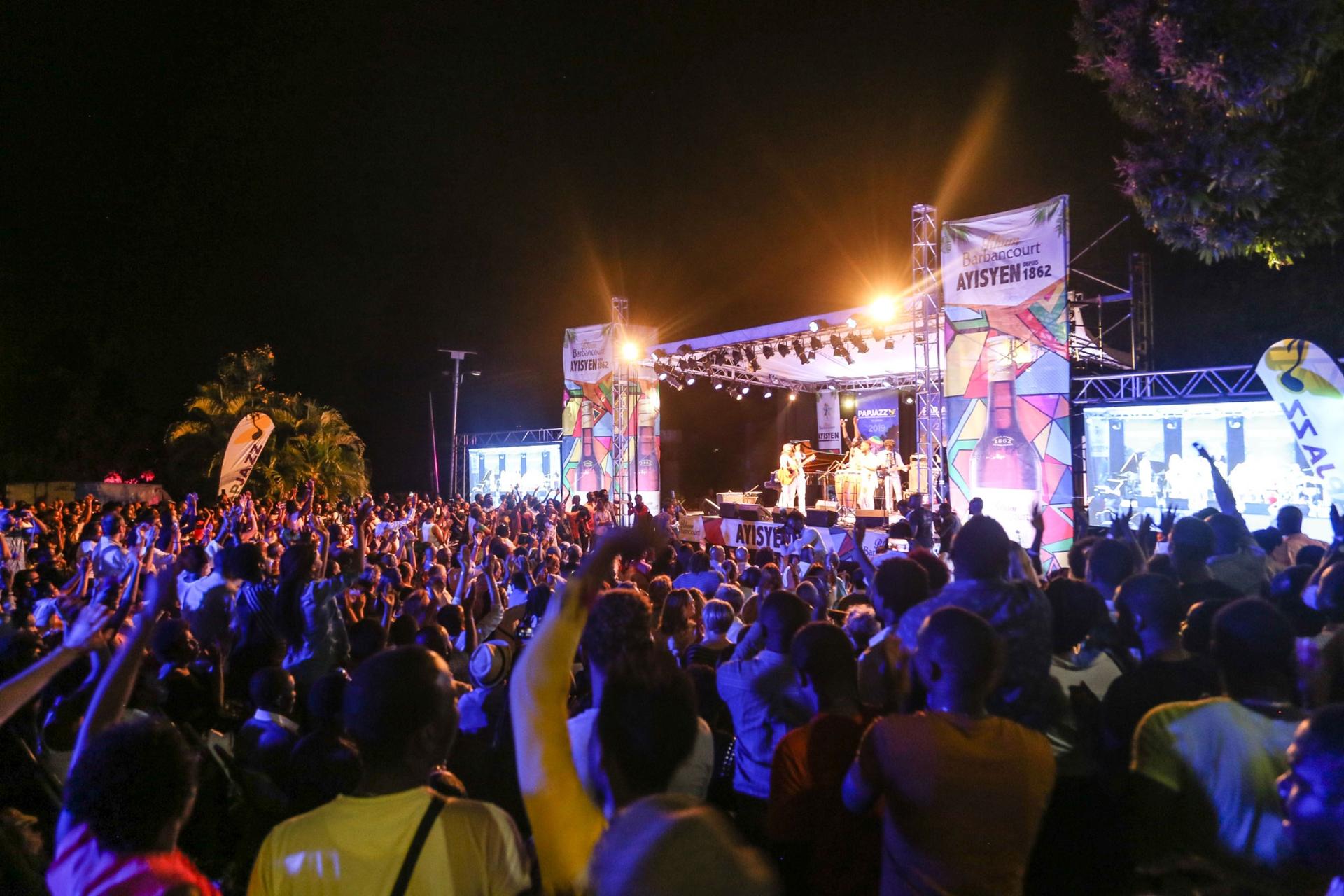 The annual jazz festival draws huge crowds every year. 