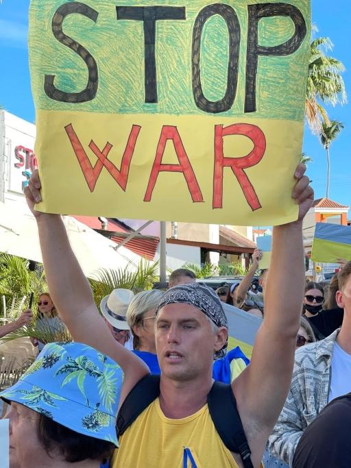 Katerina De Los Santos helped organize an anti-war protest in Punta Cana that attracted hundreds of locals and tourists from diverse nationalities, including people from Russia vacationing in the Dominican Republic, in early March 2022.