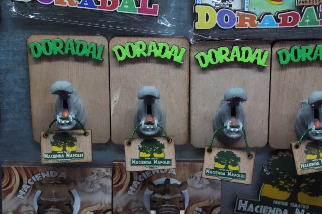 Refrigerator magnets featuring hippos and the text "Doradal" and "Hacienda Nápoles."