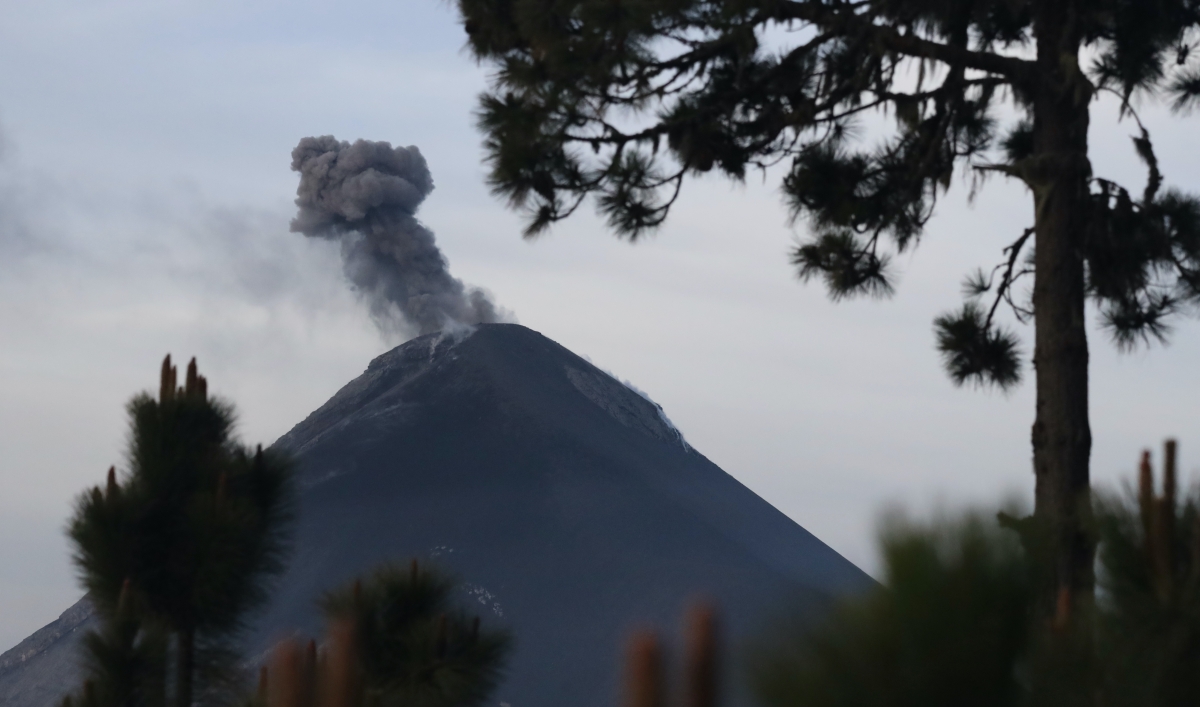 Volcán El Fuego entra en erupción en Guatemala