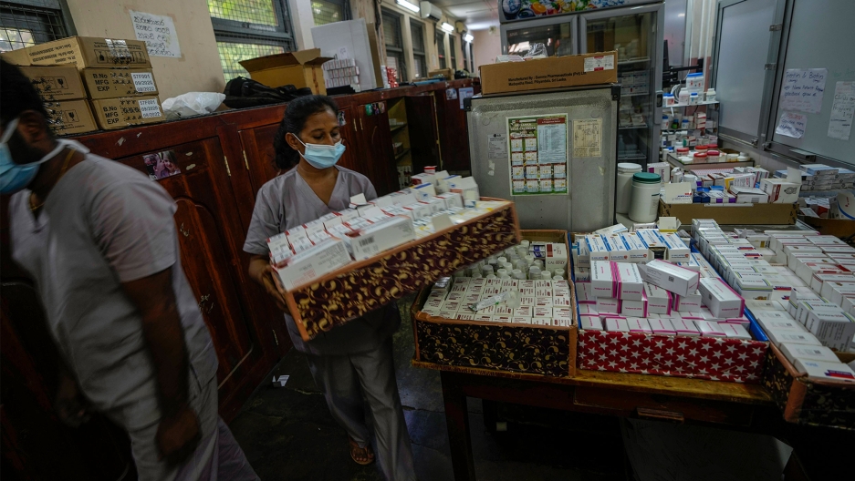 Sri Lankalı doktorlar, ülkenin bağışlanan ilaçlarla sonsuza kadar ayakta kalamayacağını söylüyor