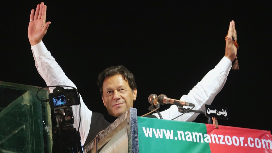 Polis Pakistanlı Imran Khan'a terör suçlamasında bulundu